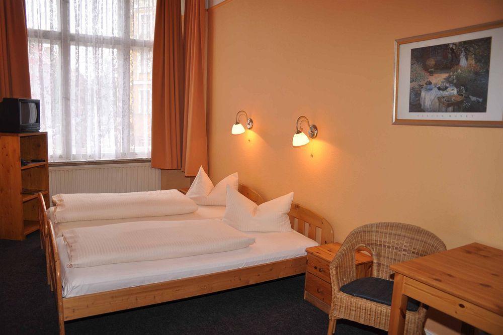 Hotel Am Hermannplatz Berlim Exterior foto