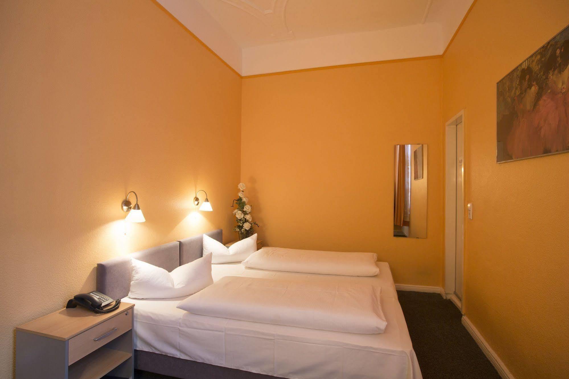 Hotel Am Hermannplatz Berlim Exterior foto