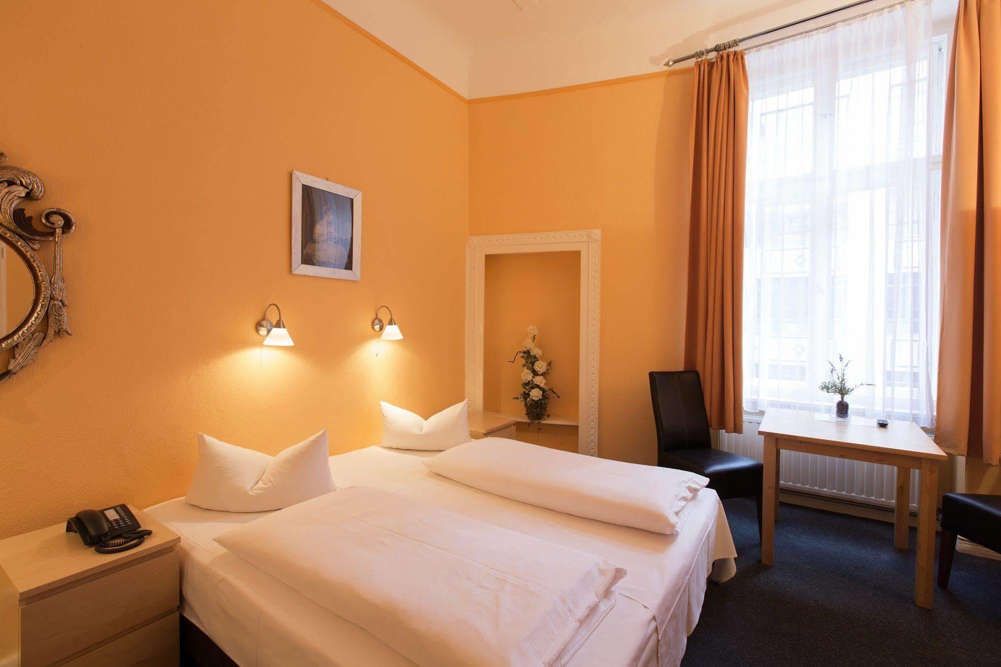 Hotel Am Hermannplatz Berlim Exterior foto