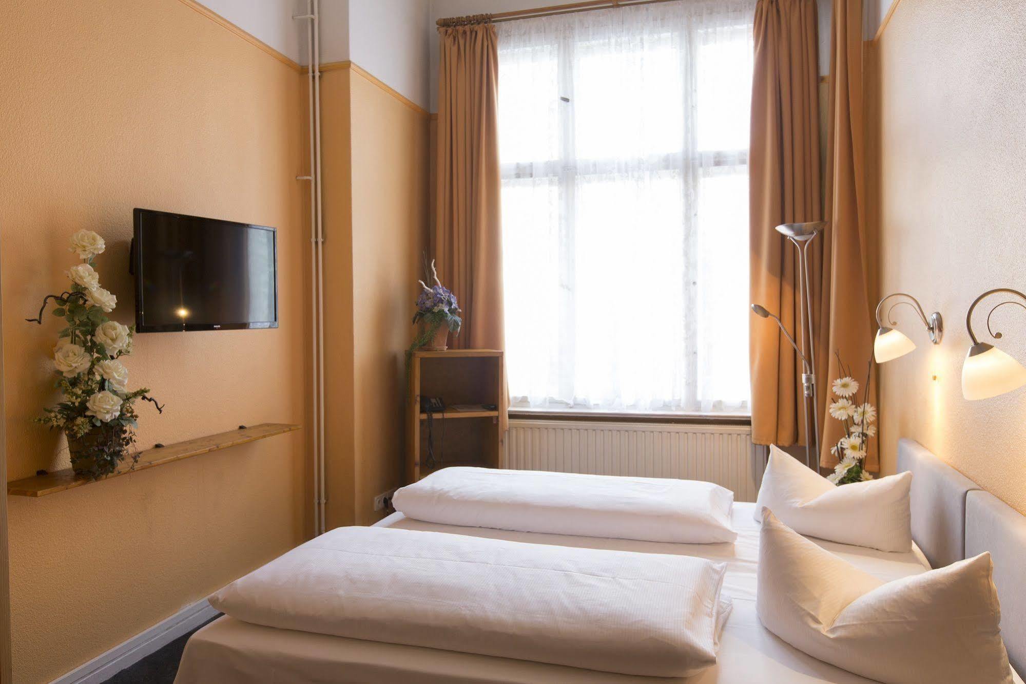 Hotel Am Hermannplatz Berlim Exterior foto