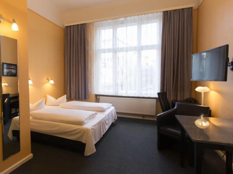 Hotel Am Hermannplatz Berlim Exterior foto